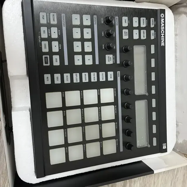 maschine mk.1 판매합니다.