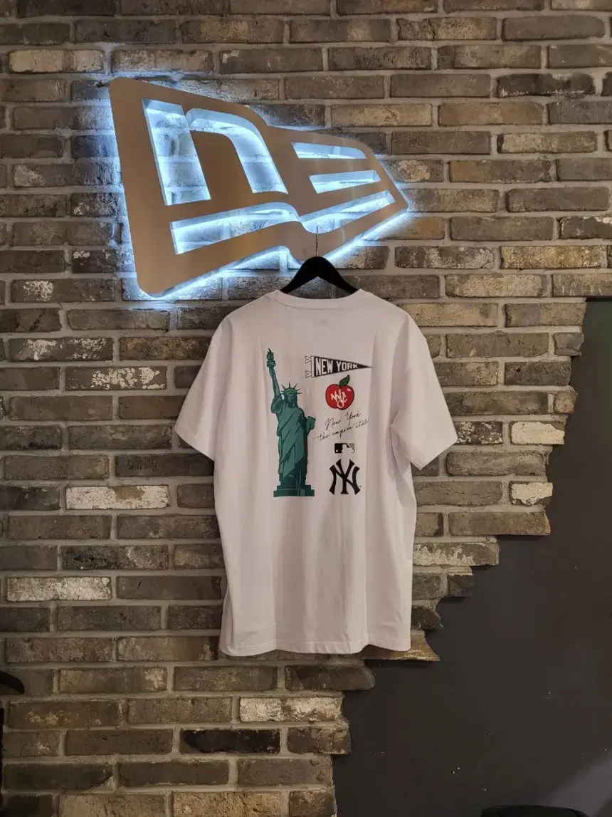 New Era T-shirt