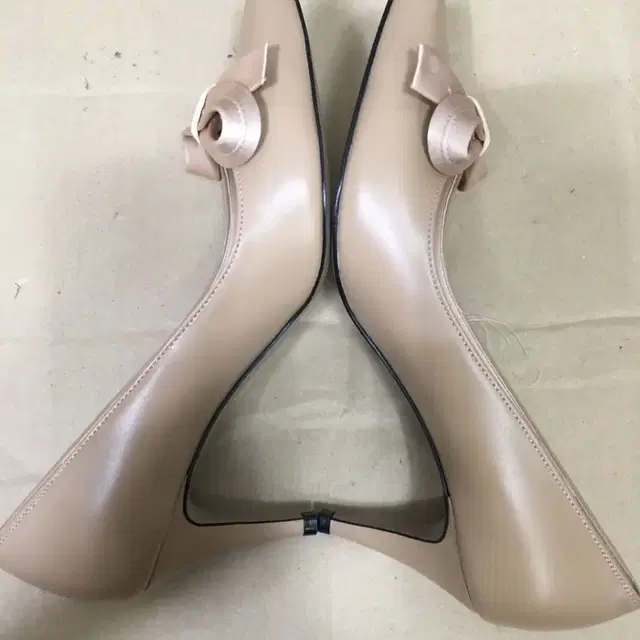 @새상품)zizhel shoes 구두.힐.지젤슈즈.(240)