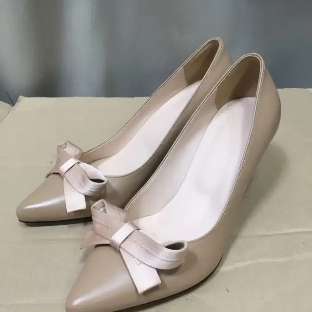 @새상품)zizhel shoes 구두.힐.지젤슈즈.(240)