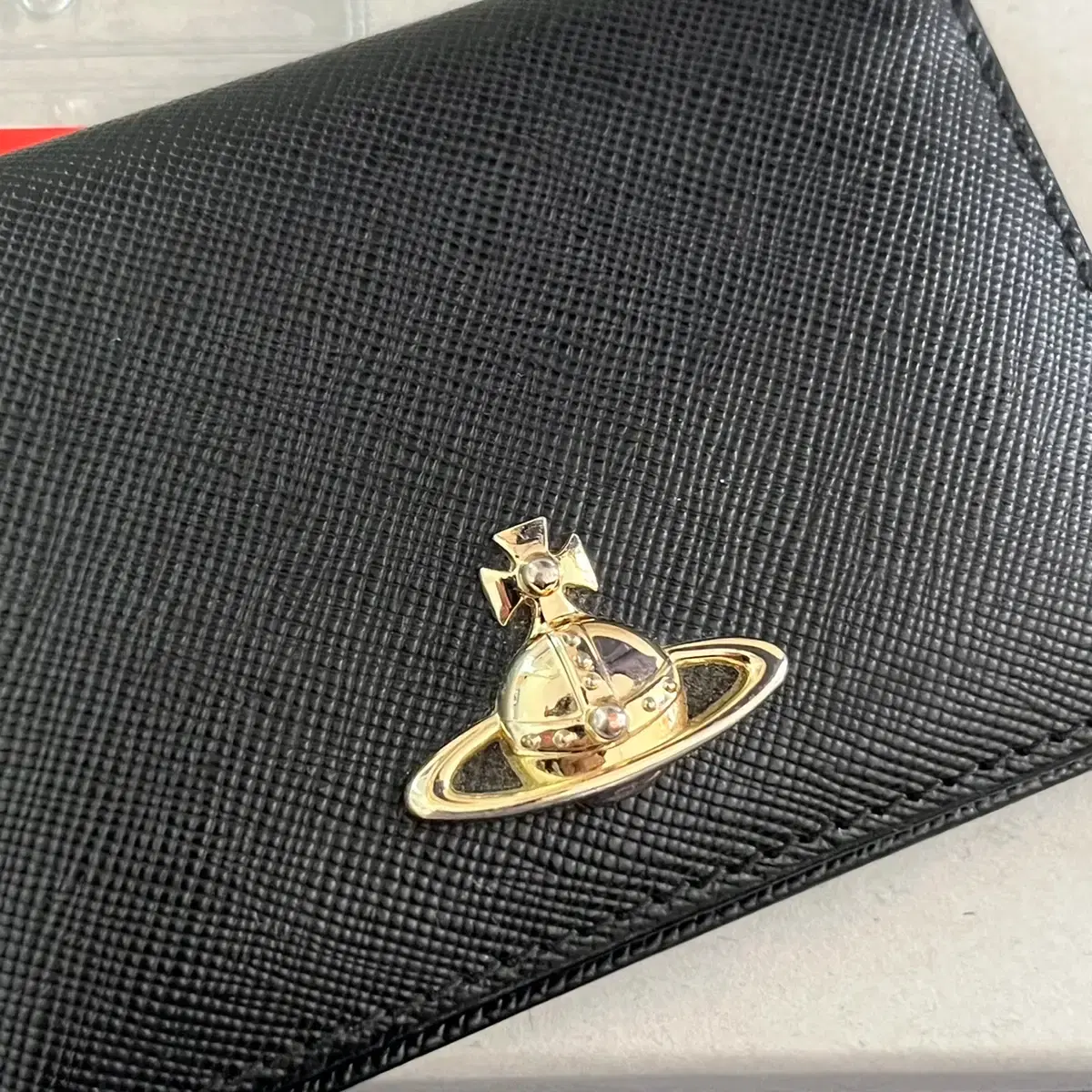 VIVIENNE WESTWOOD | 비비안웨스트우드 Bibi Westwood Kard Wallet Keum #비비안웨스트우드,#카드지갑 ,#지갑,#반지갑,##비비안지갑 on Bunjang Global Site.