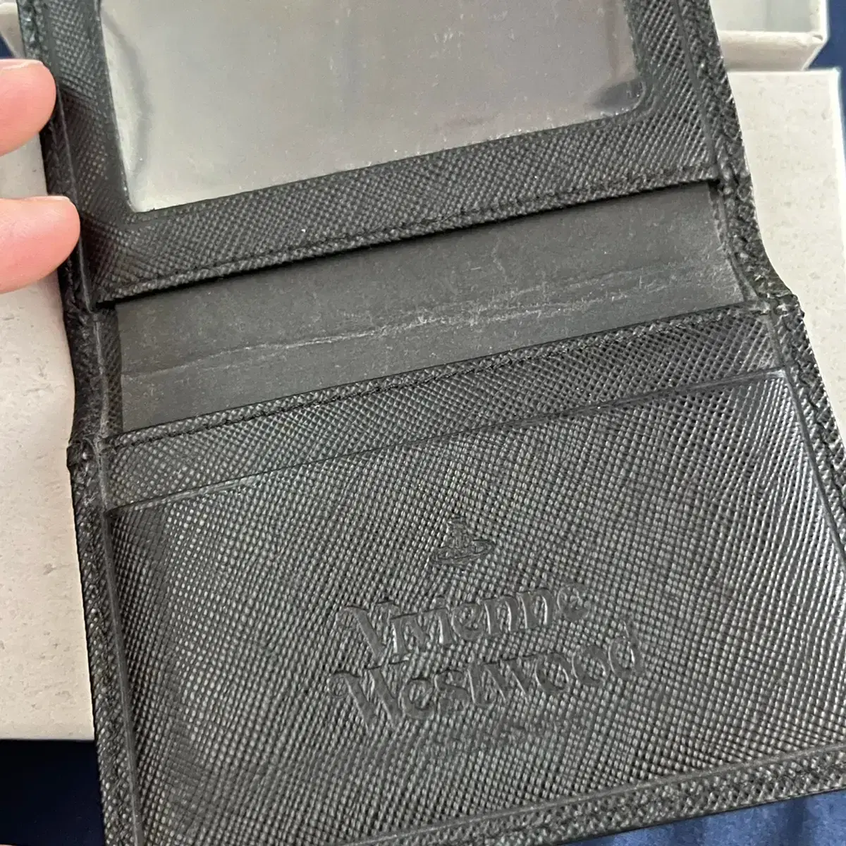 VIVIENNE WESTWOOD | 비비안웨스트우드 Bibi Westwood Kard Wallet Keum #비비안웨스트우드,#카드지갑 ,#지갑,#반지갑,##비비안지갑 on Bunjang Global Site.