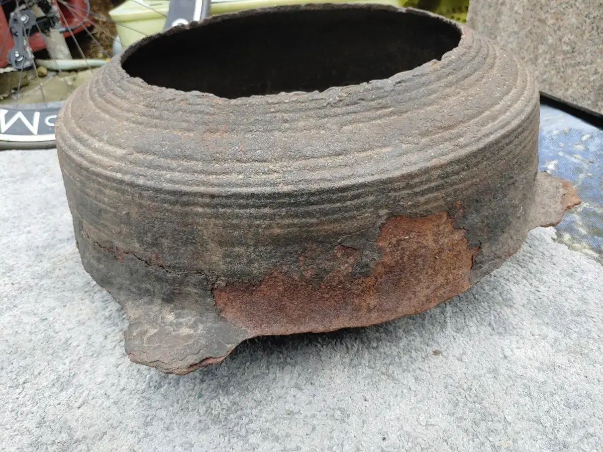 A 100+ year old Joseon cast iron pot.