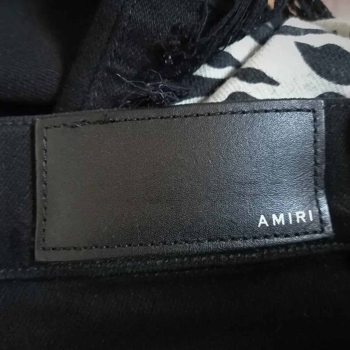 AMIRI 아미리 아트 패치 진 블랙