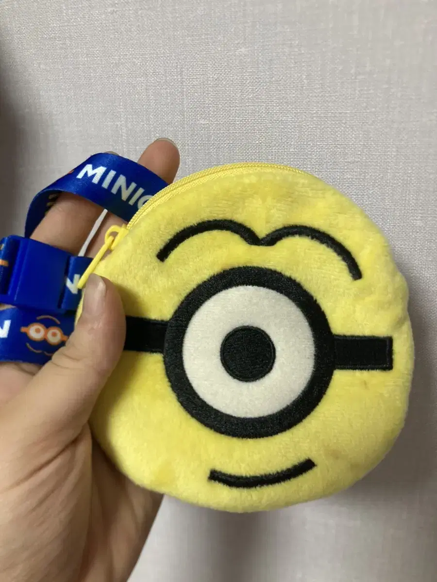 Universal Studios Minions Necklace Pouch