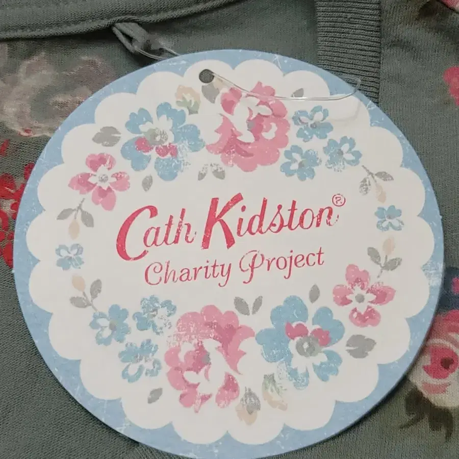 새제품 작은사이즈 슬림핏 티셔츠 Cath Kidston UNIQLO