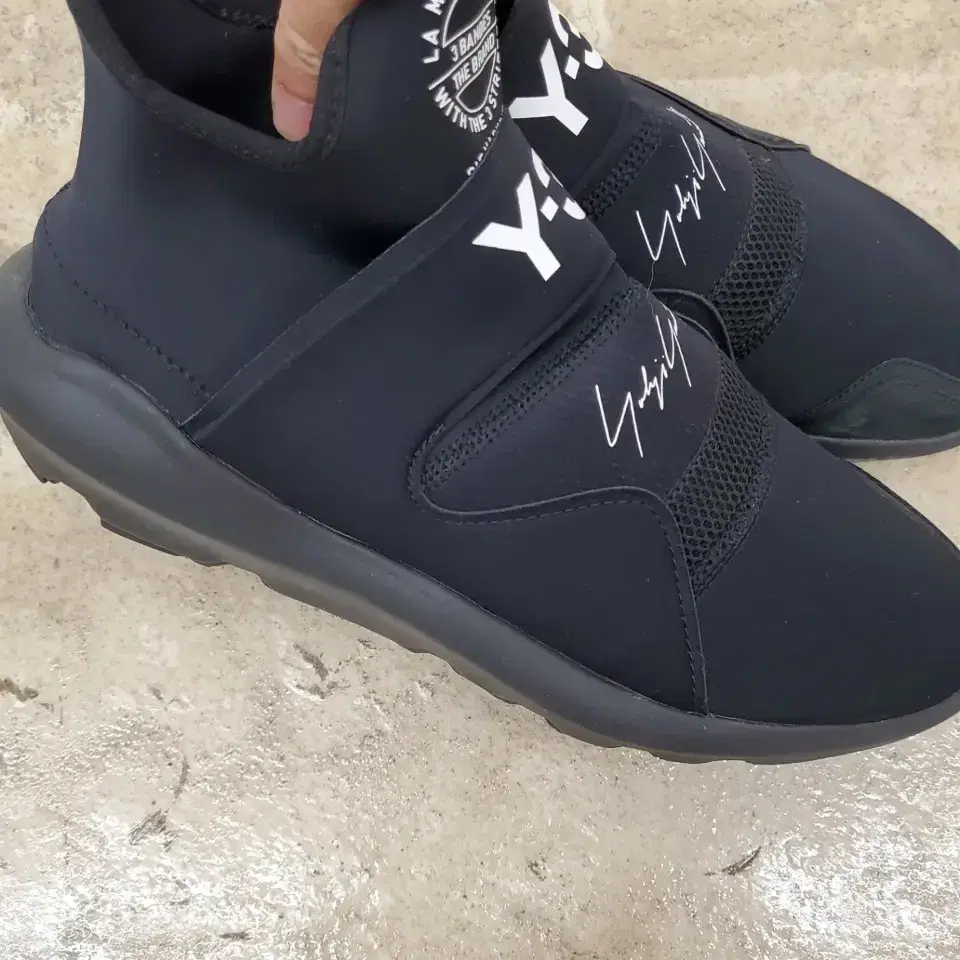 Y-3 로고 스니커즈