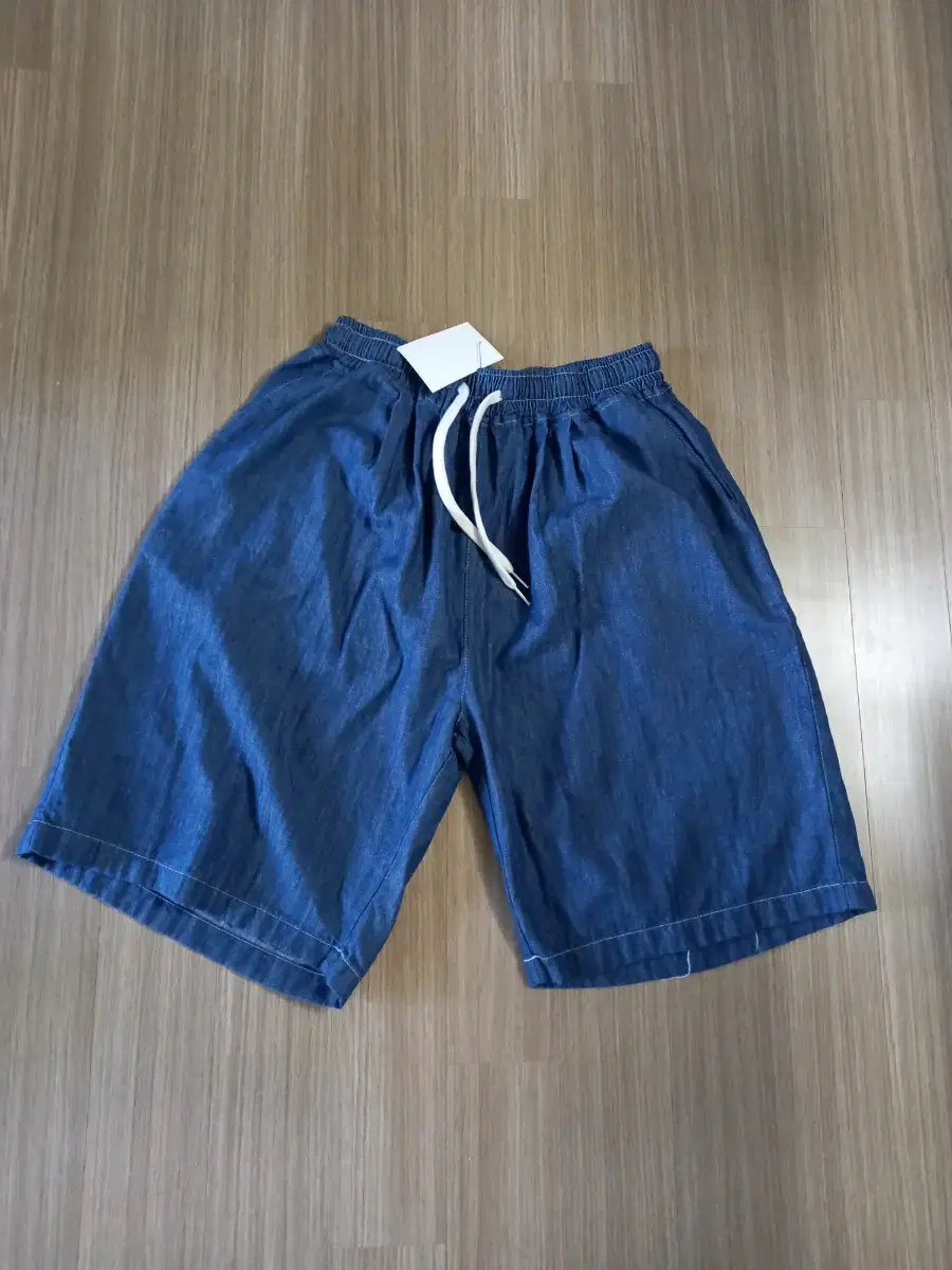 Banded denim shorts