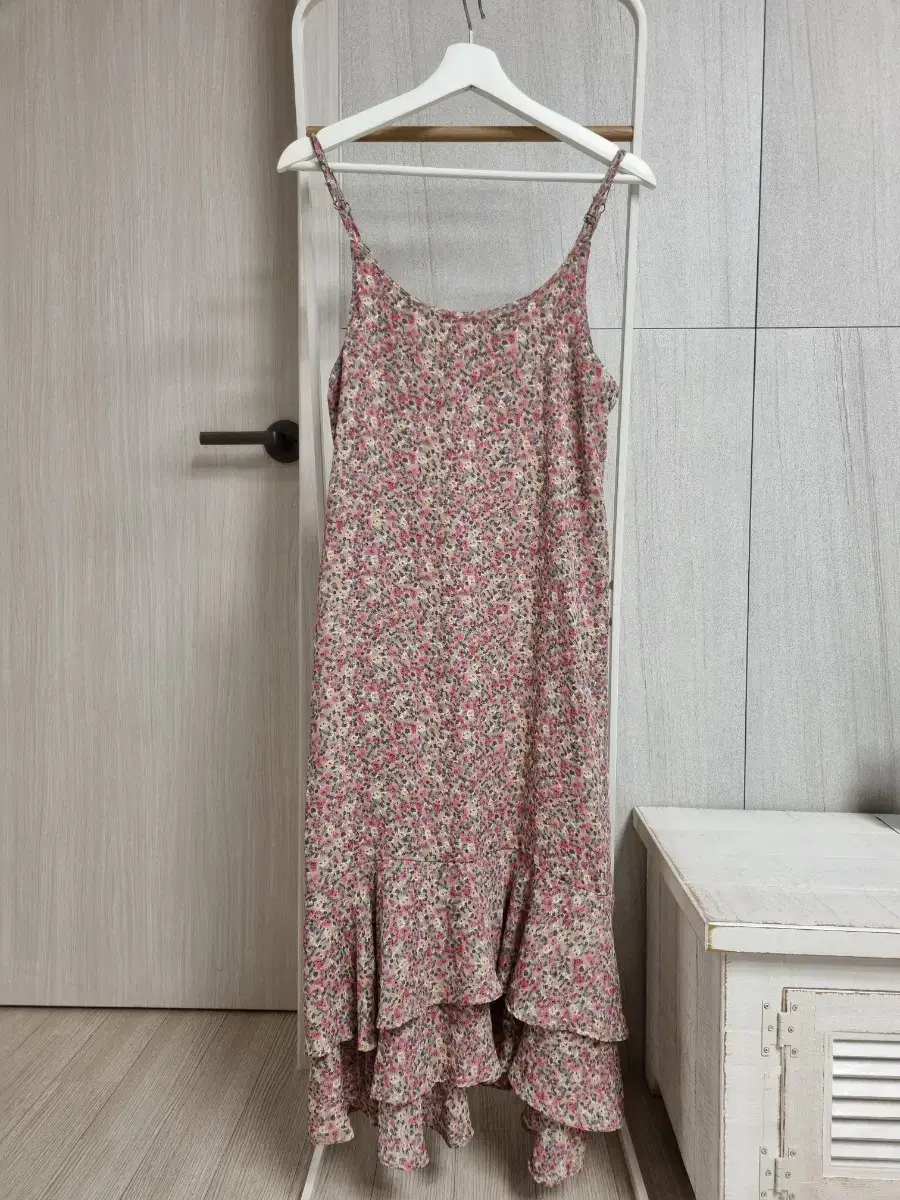 New Arrivals Sleeveless Slip Pink Floral Color Mixed Dot Pattern Long Ruffle ONEPIECE