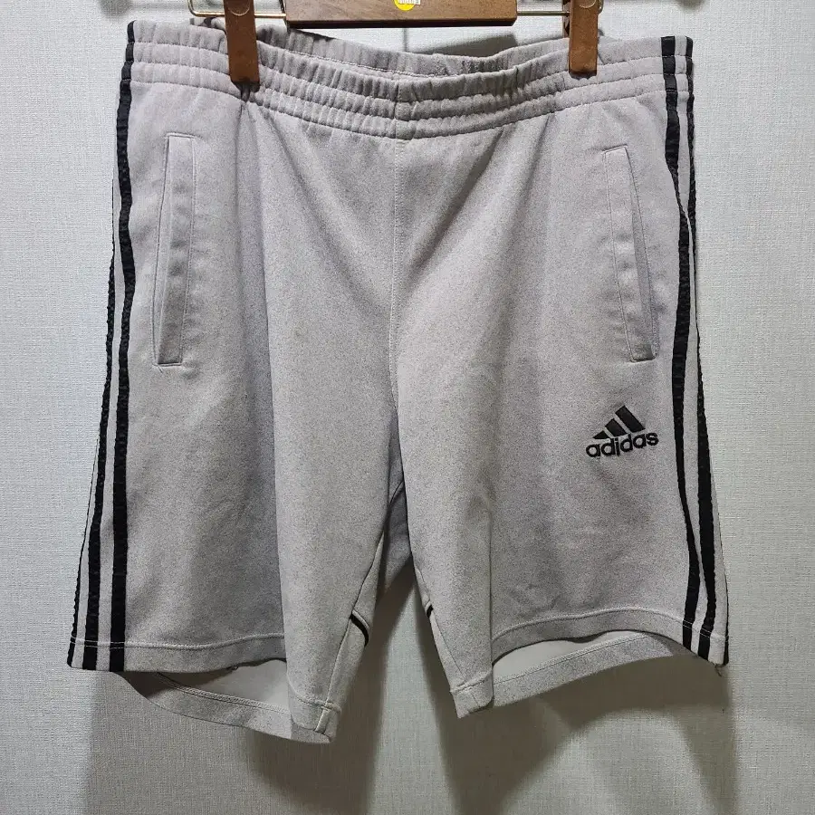 (일본사이즈M) adidas 아디다스 반바지 ! 크게나왔어요 ~~