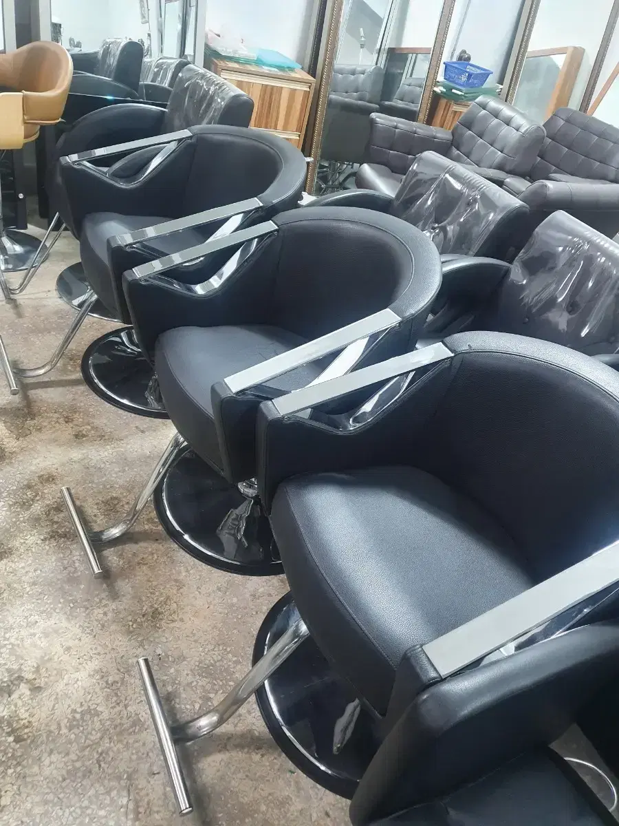 Beauty salon treatment chair