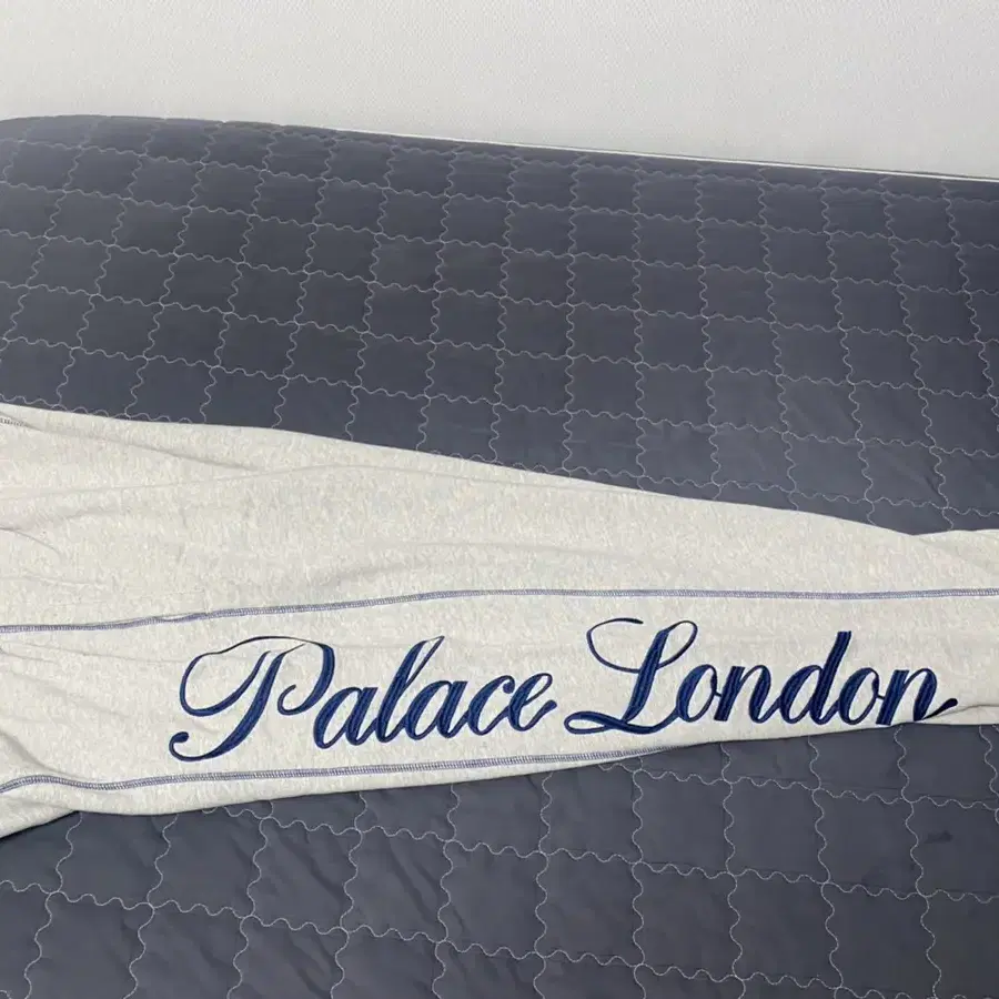 팔라스 palace 22s/s 상하의 판매합니다xl