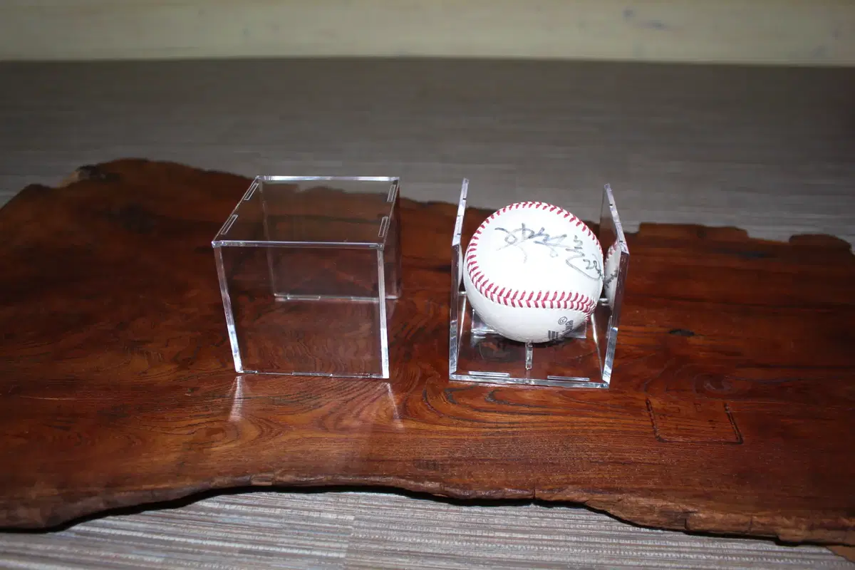 Doosan Hong signed ball cubic 2008 professional baseball