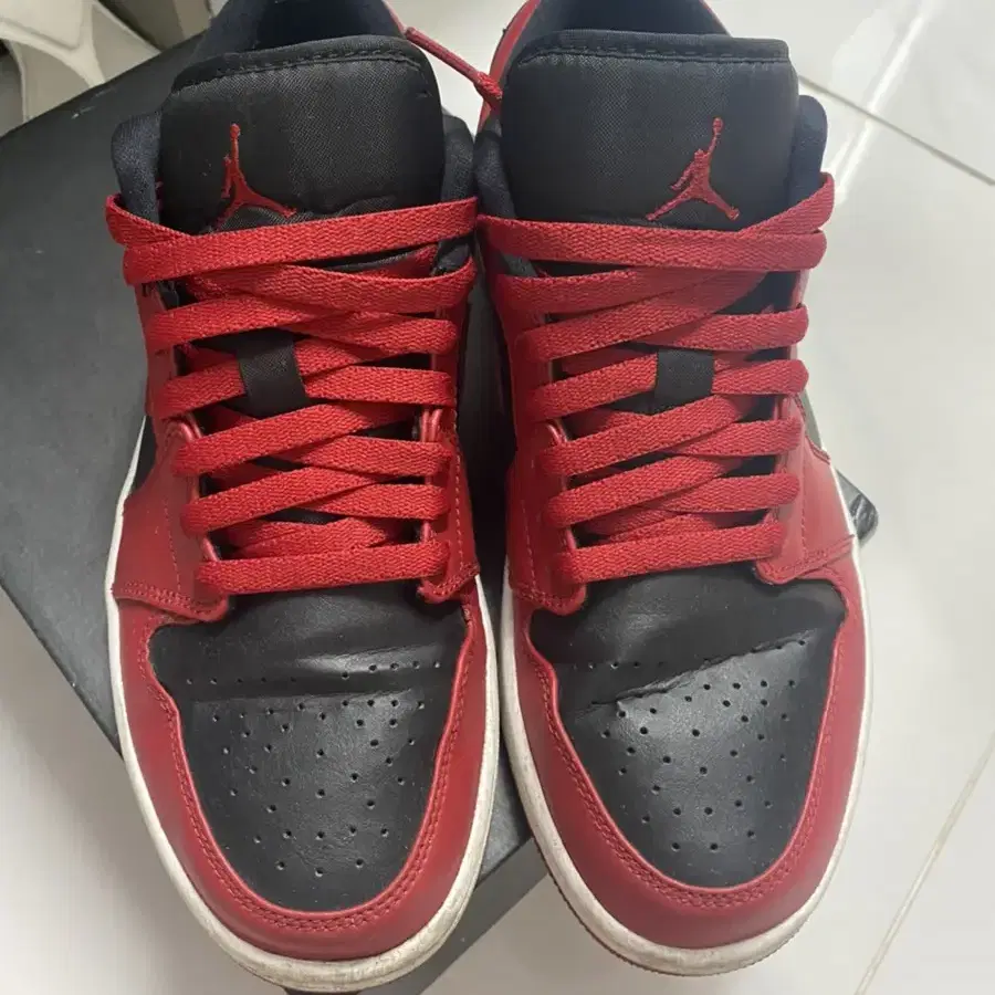 조던 1 로우 바시티레드 Varsity Red Low 9 270 중고