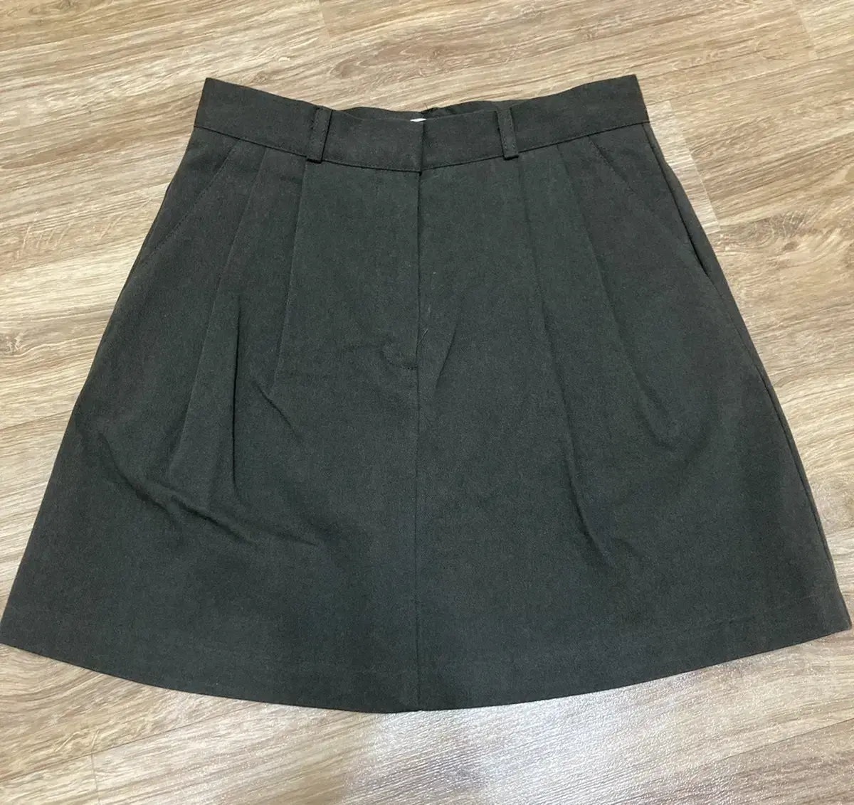 khaki skirt