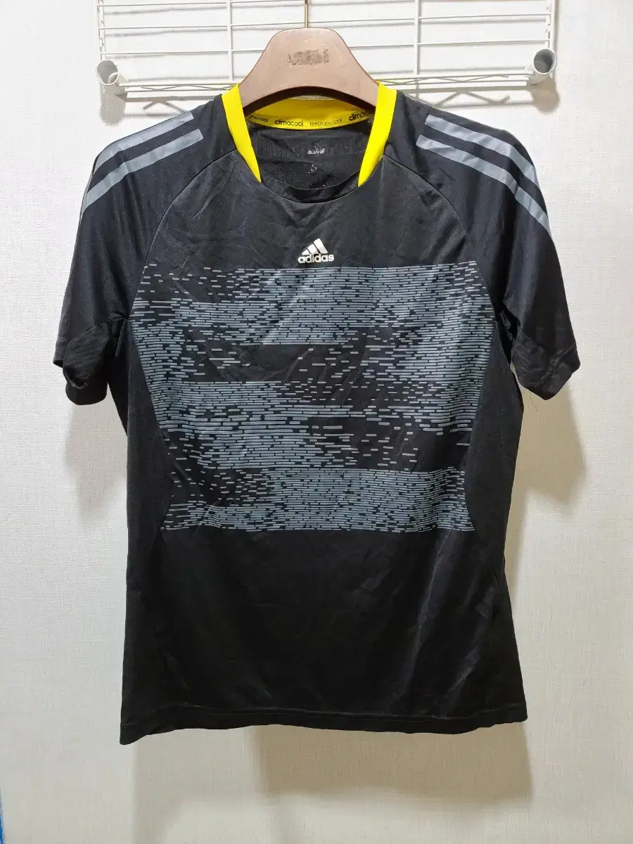 (95,M) adidas adidas design Pretty short sleeve t-shirt !