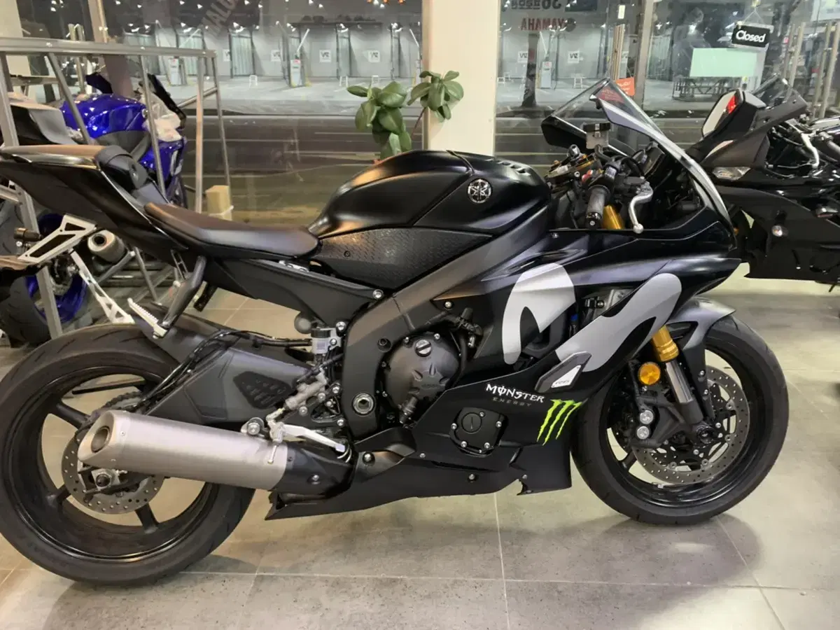 YAMAHA YZF R6. 무비스타 (스티커)데칼세트 판매합니다