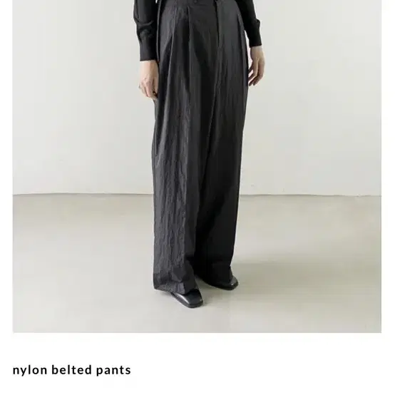 유노이아 nylon belted pants