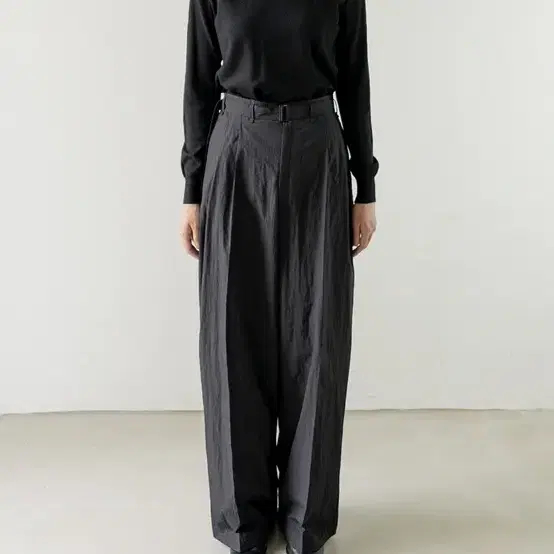 유노이아 nylon belted pants