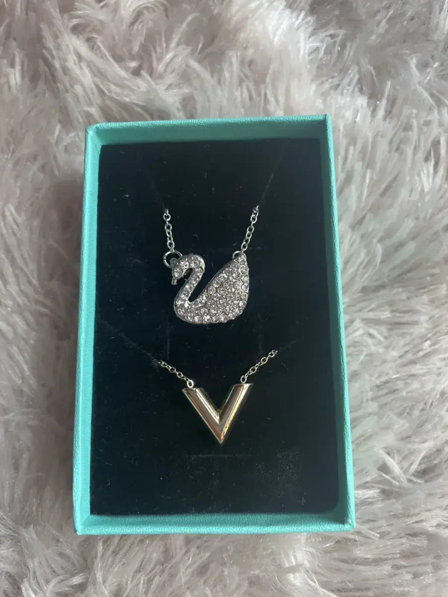 Swan Necklace V Necklace