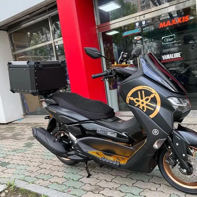 YAMAHA NMAX 125 / 155 엠블럼 스티커 팝니다