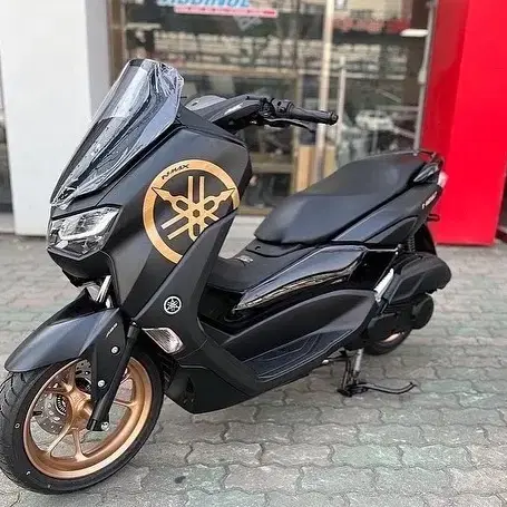 YAMAHA NMAX 125 / 155 엠블럼 스티커 팝니다