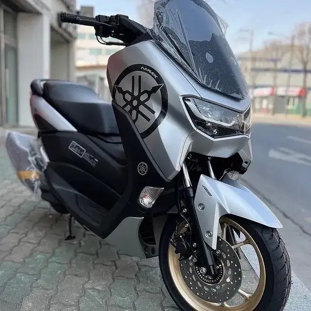 YAMAHA NMAX 125 / 155 엠블럼 스티커 팝니다