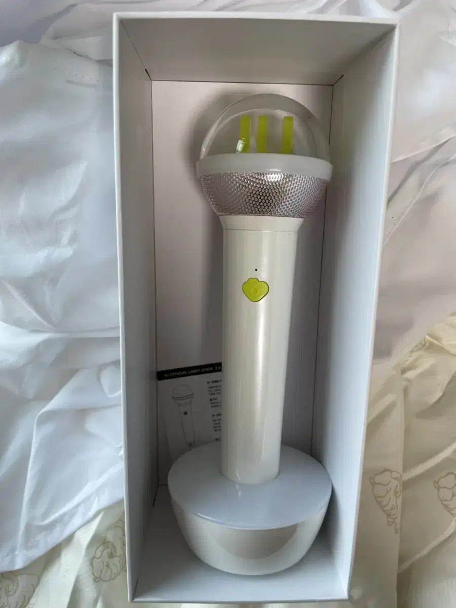 IU lightstick sells Ike2