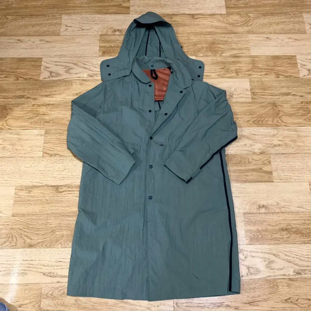 Non-Heavy Nylon Raincoat