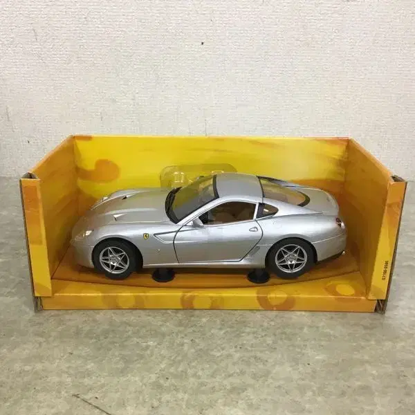 Hotwheels 핫휠 1/18 다이캐스트 페라리599GTB 실버 팝니다