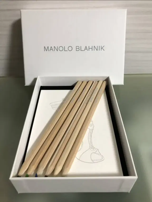 Manolo Blahnik 마놀로 블라닉 색연필 & 스케치 카드