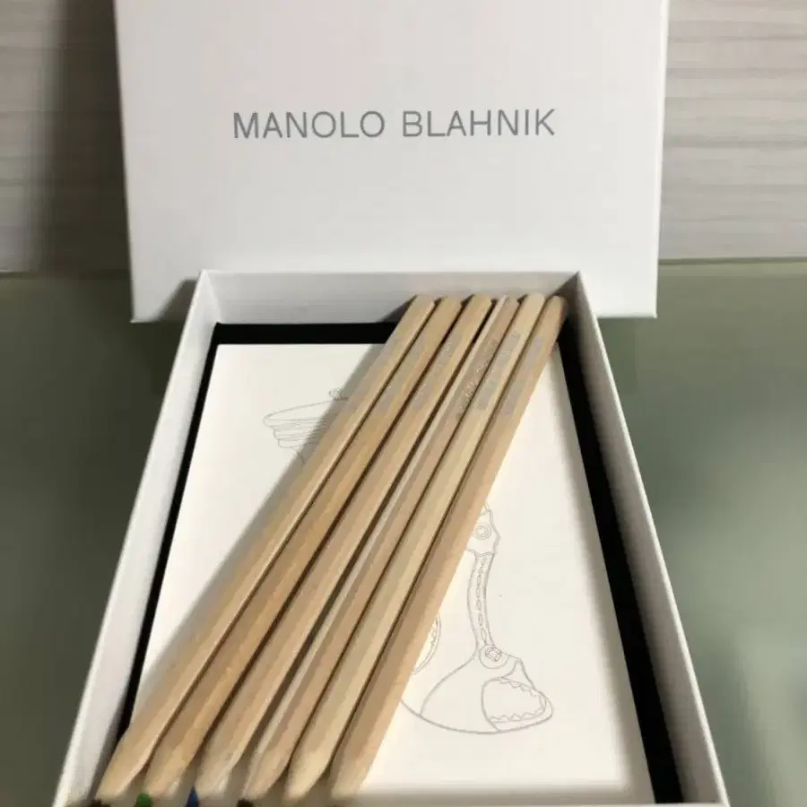 Manolo Blahnik 마놀로 블라닉 색연필 & 스케치 카드