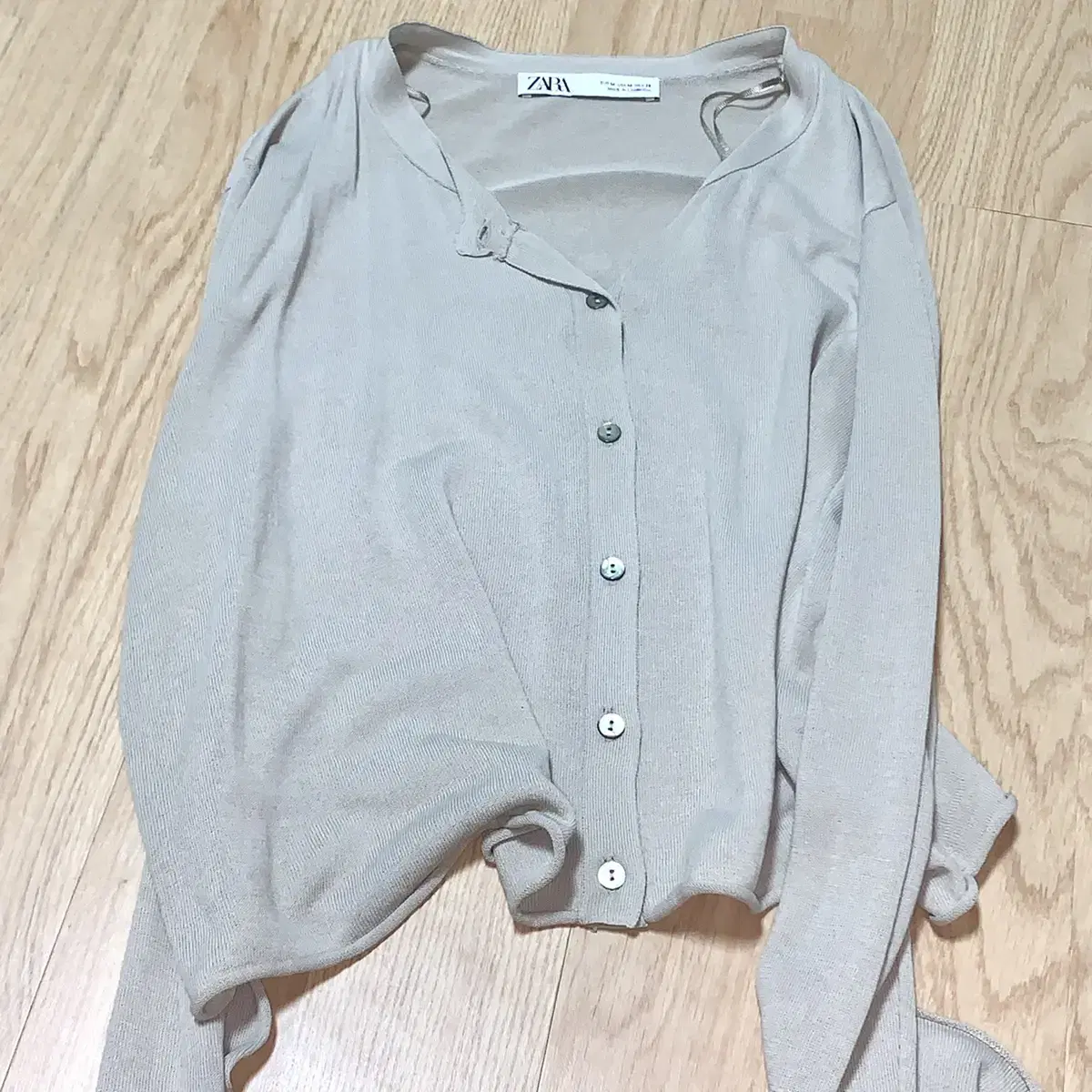 (size M) ZARA 자라 가디건 돌돌이 자개 버튼 단추 크롭 간절기