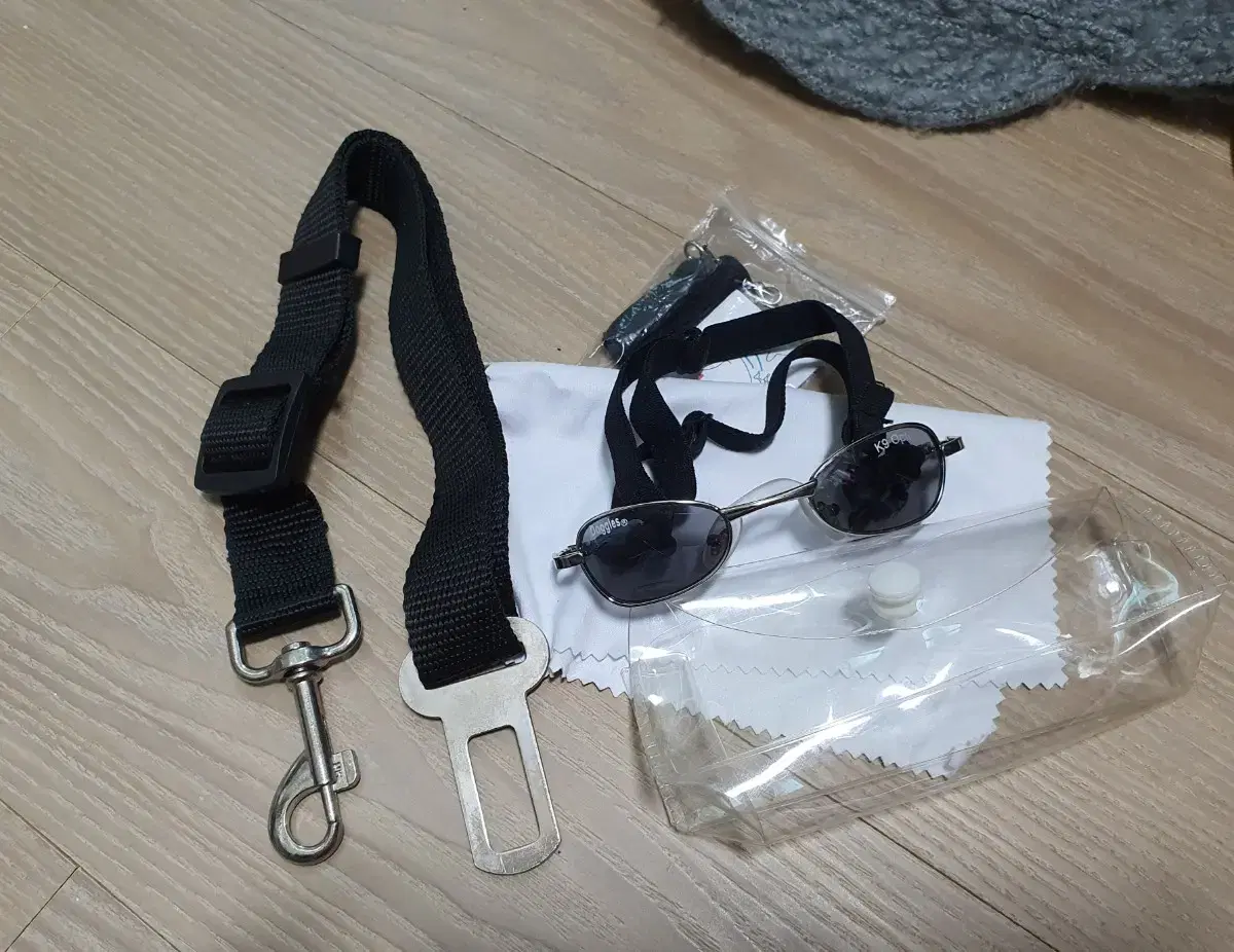 Dog Sun Glasses & Dog Car Seat Belt Dog Glasses