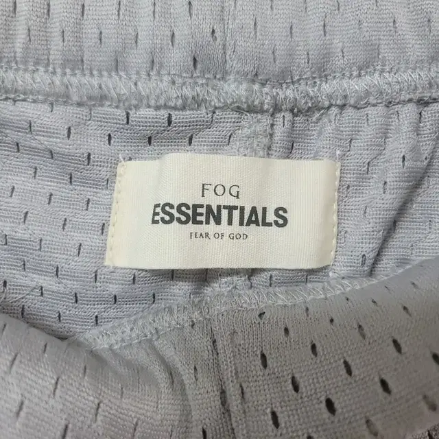 FEAR OF GOD Essentials 그래픽 매쉬 숏츠