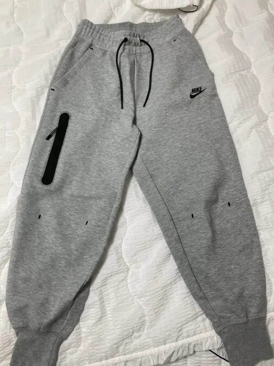 (price reduced)[Women's] Nike TechPack Pants