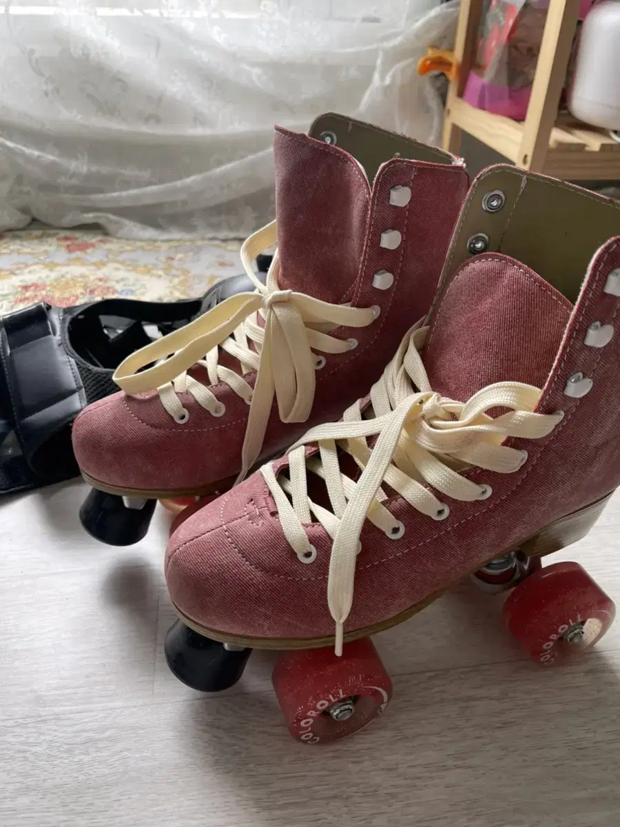 Color Roll Roller Skates