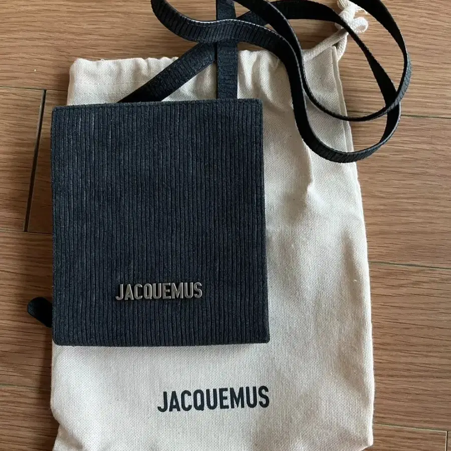 Jacquemus Le Gadjo 자크뮈스 랜야드 파우치 지갑