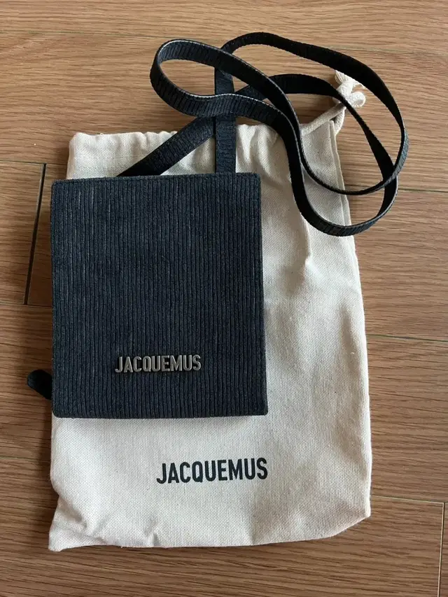 Jacquemus Le Gadjo 자크뮈스 랜야드 파우치 지갑