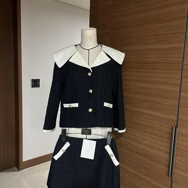 태연 쟈니헤잇재즈 SAILOR COLLAR JACKET / skirt