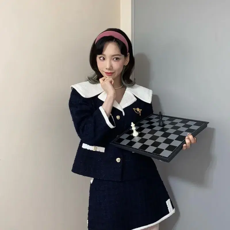 태연 쟈니헤잇재즈 SAILOR COLLAR JACKET / skirt