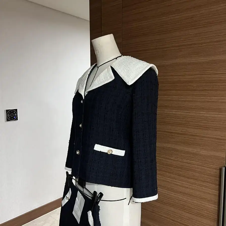 태연 쟈니헤잇재즈 SAILOR COLLAR JACKET / skirt