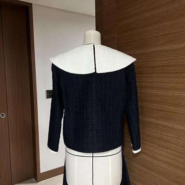 태연 쟈니헤잇재즈 SAILOR COLLAR JACKET / skirt