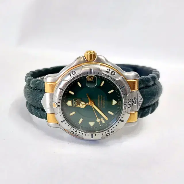 명픔 태그호이어(Tag Heuer)남여공용시계 판매합니다 (D90)