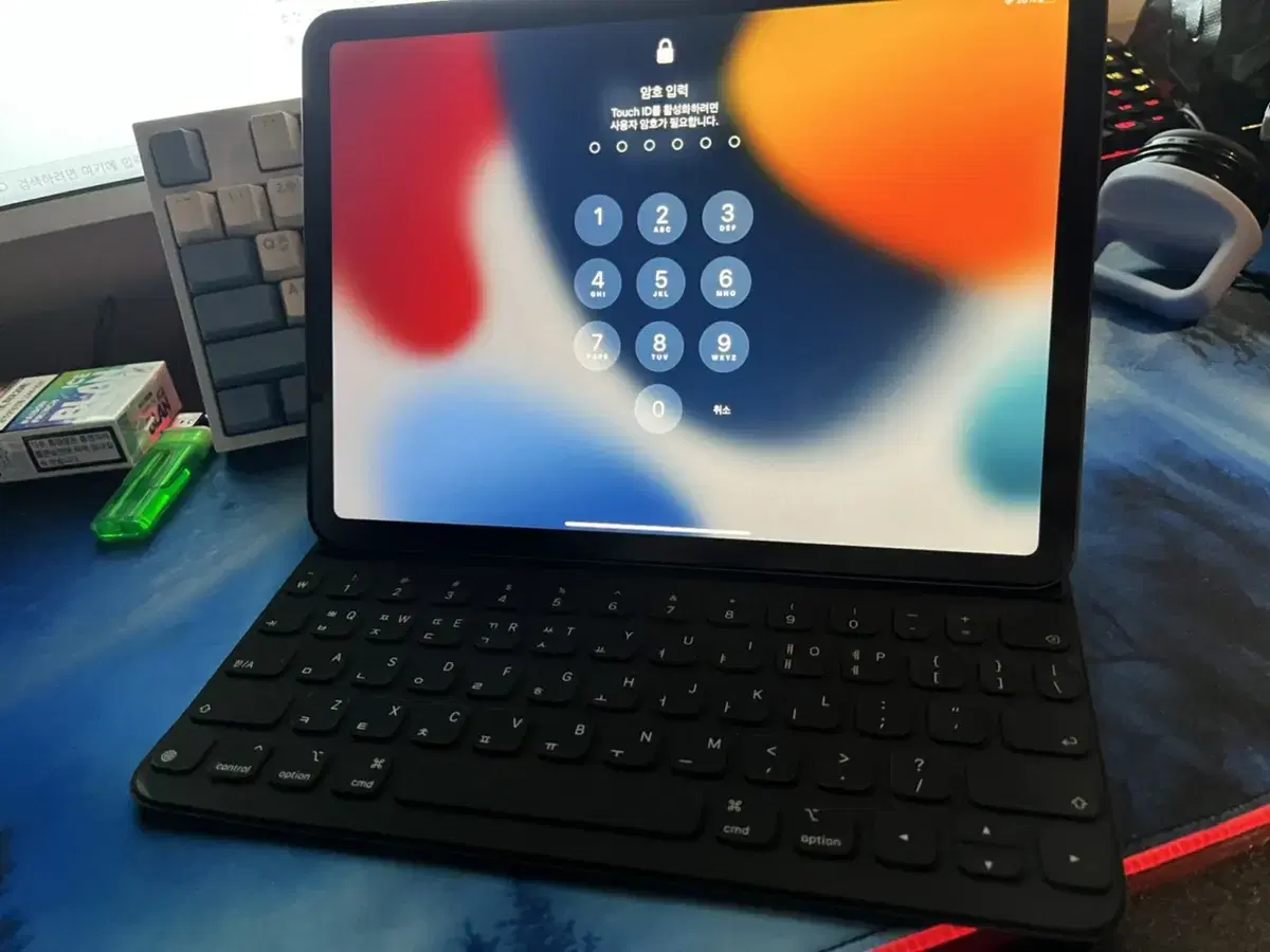 iPad Air 4th Generation + Apple Smart Keyboardfolio