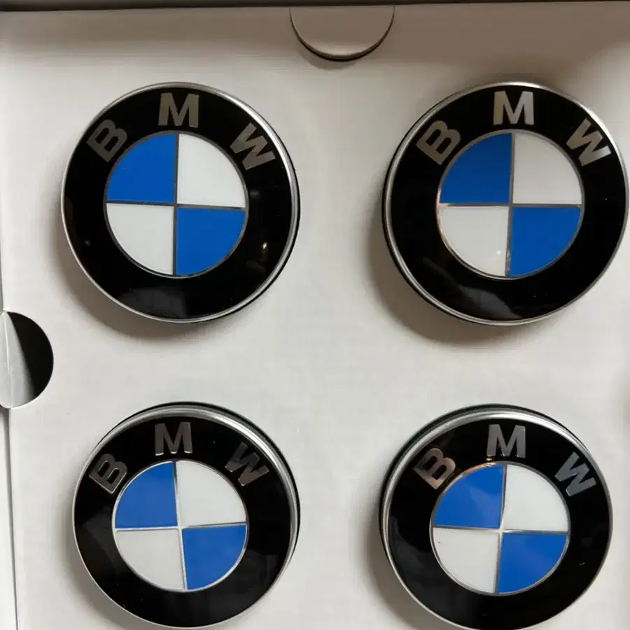 BMW FLOATING CENTER CAPS