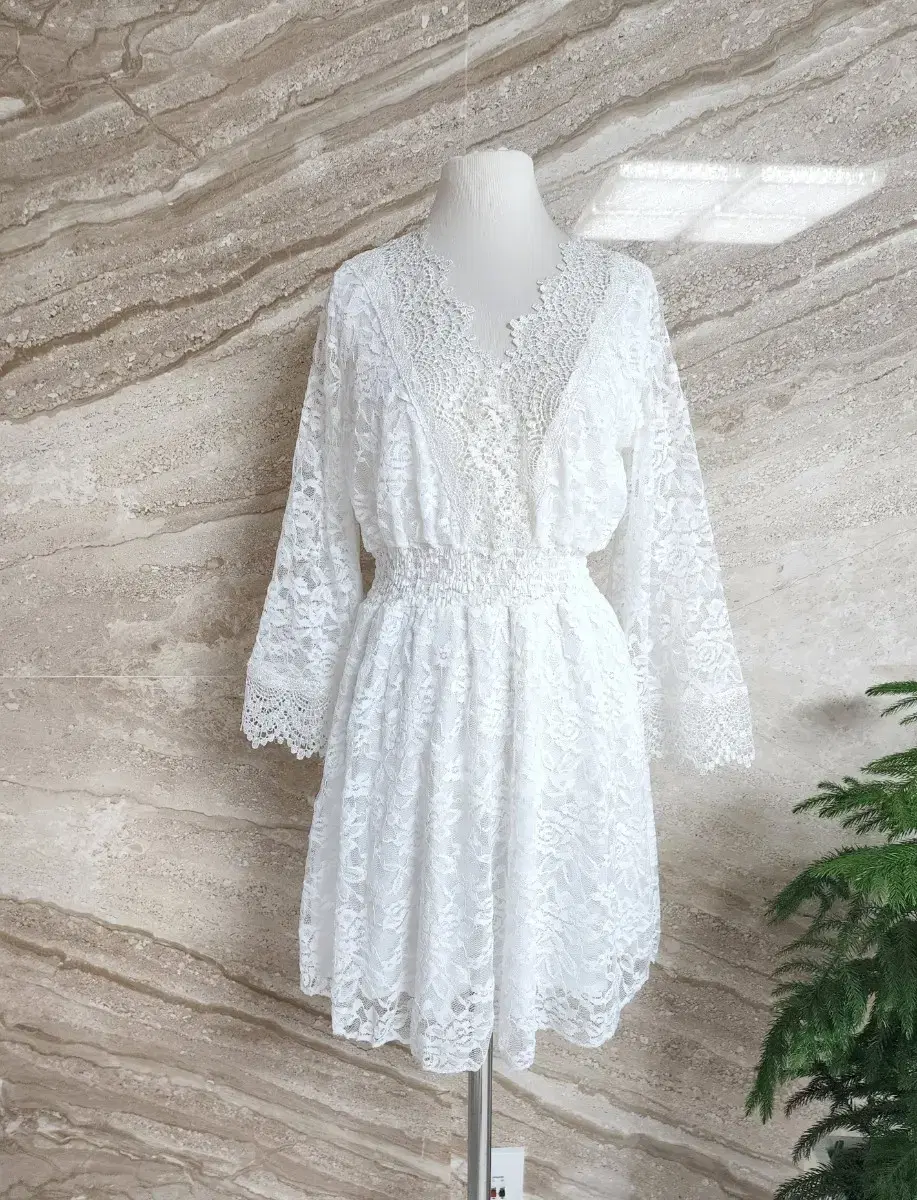 White lace mini ONEPIECE New in stock