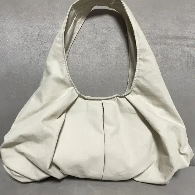 유튜버 하누 착용 otie rustling hand bag