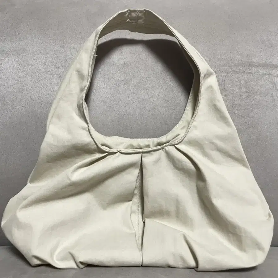 유튜버 하누 착용 otie rustling hand bag