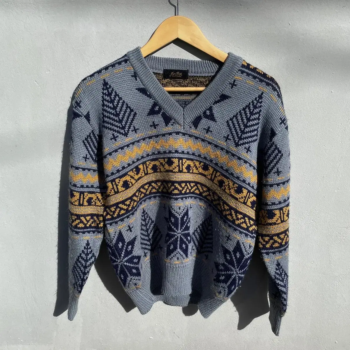 1990s Nordic Pattern V Neck Knit